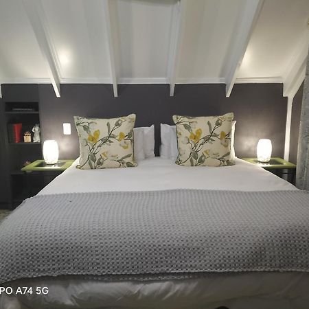 Rozenhof Guest Cottages George Luaran gambar