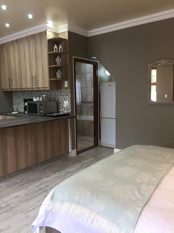 Rozenhof Guest Cottages George Luaran gambar
