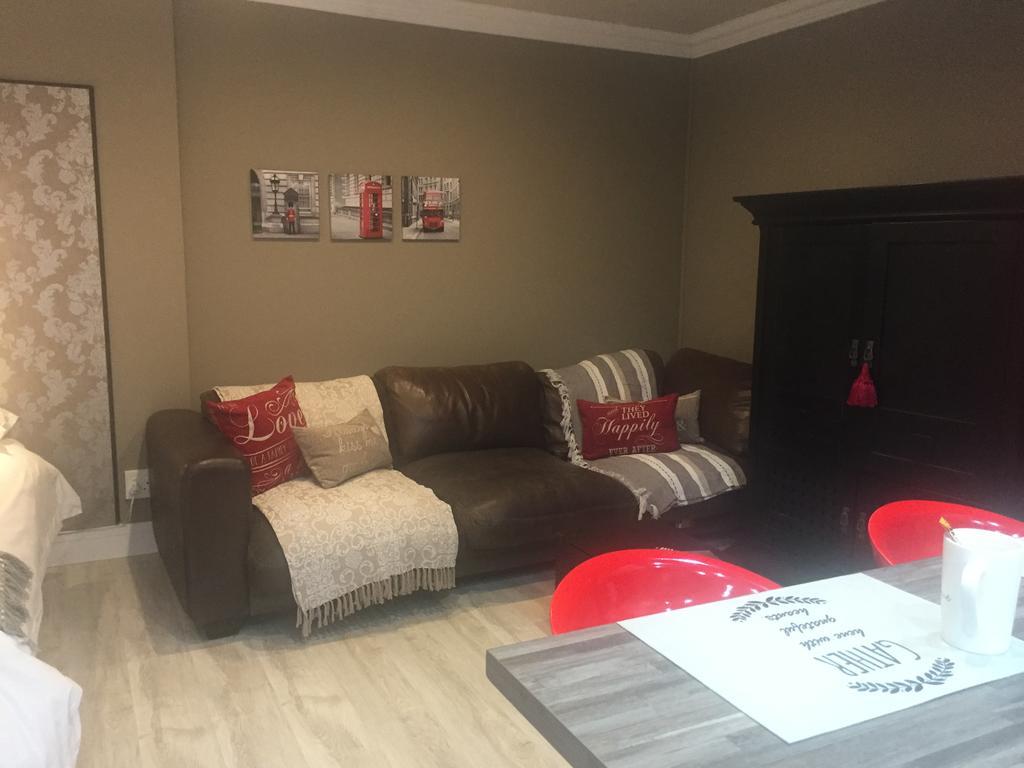 Rozenhof Guest Cottages George Luaran gambar