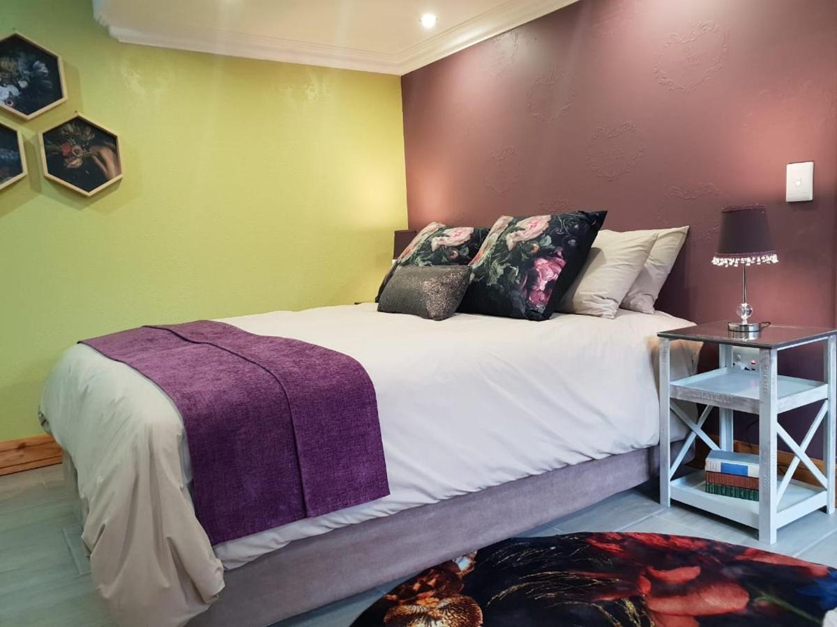 Rozenhof Guest Cottages George Luaran gambar