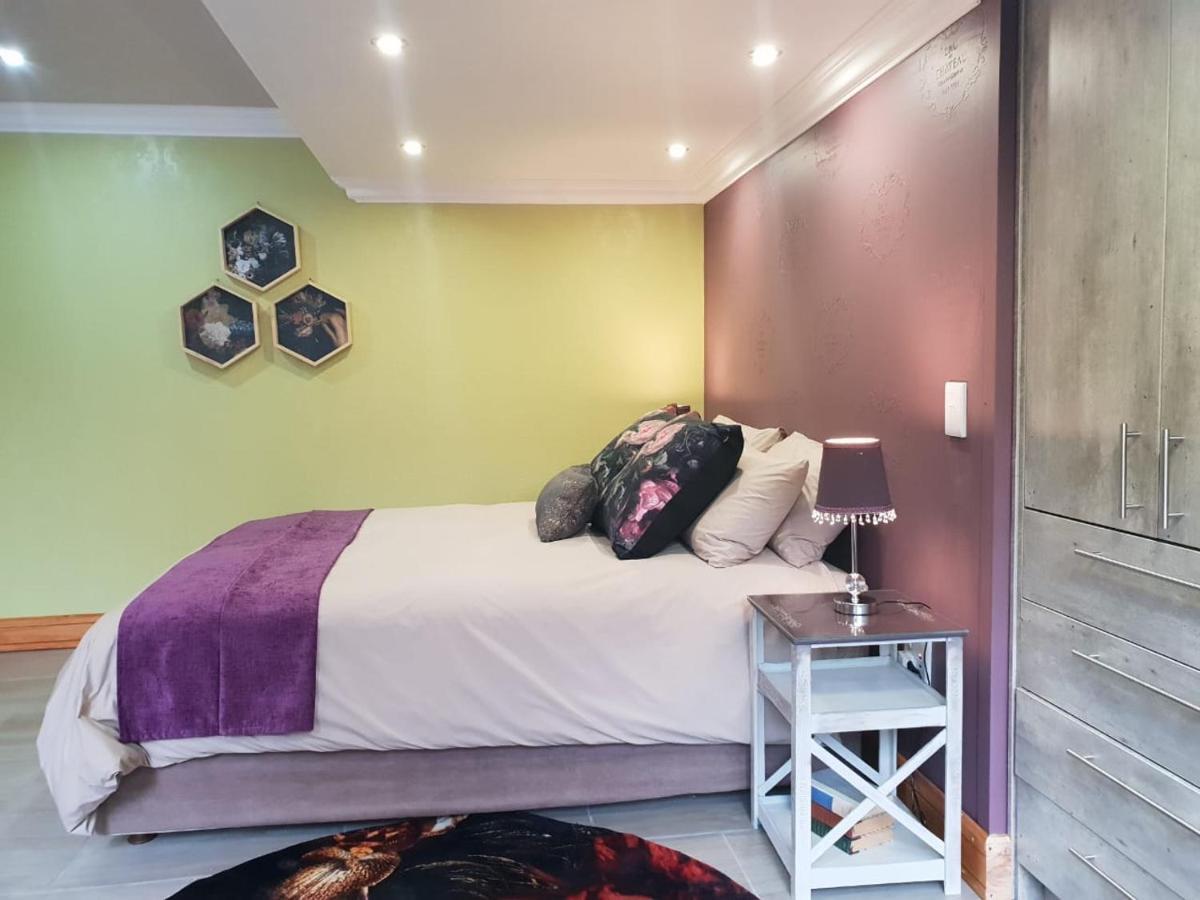 Rozenhof Guest Cottages George Luaran gambar